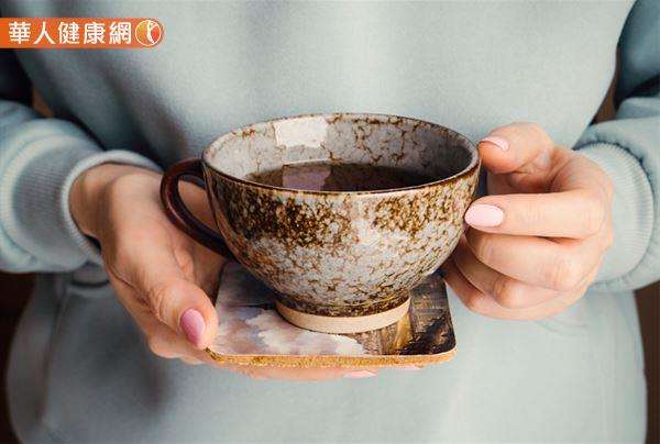王心眉中醫師另外也分享一款材料取得容易、製作簡單的漢方「血循保健茶」,提供給民眾做為保養心腦血管健康的日常參考。(圖/華人健康網) 王心眉中醫師另外也分享一款材料取得容易、製作簡單的漢方「血循保健茶」,提供給民眾做為保養心腦血管健康的日常參考。(圖/華人健康網)