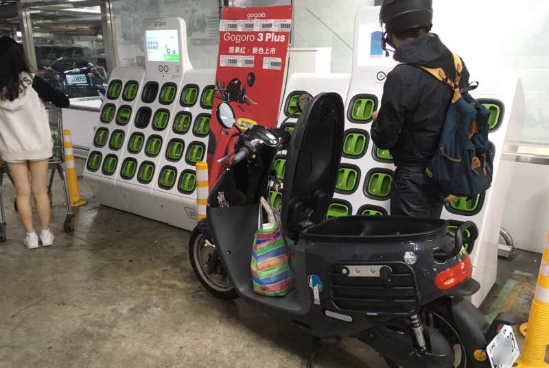 Gogoro Network逐步邁向健全的建置網絡與使用者的高滿意度,說明其在台灣已成功建立起一套商業模式,可供他國發展電動車借鏡甚至直接套用。(圖/李義章攝) Gogoro Network逐步邁向健全的建置網絡與使用者的高滿意度,說明其在台灣已成功建立起一套商業模式,可供他國發展電動車借鏡甚至直接套用。(圖/李義章攝)