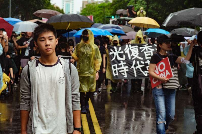20191128-公視台語台首部自製戲劇《自由的向望》邀請3位不同世代導演,以對於自由、民主歷程的感觸,各自拍攝一段30分鐘的短片。圖為《回來就好》劇照。(公視台語台提供) 20191128-公視台語台首部自製戲劇《自由的向望》邀請3位不同世代導演,以對於自由、民主歷程的感觸,各自拍攝一段30分鐘的短片。圖為《回來就好》劇照。(公視台語台提供)