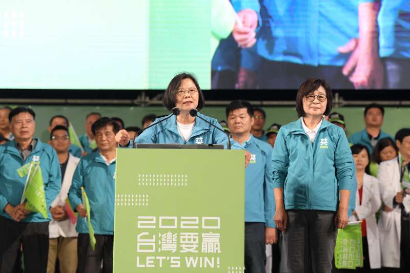 20191130-總統蔡英文、民進黨立委蘇治芬雲林縣海線聯合競選總部30日舉辦成立大會,號召超過1萬5千名群眾到場力挺,除了蔡英文親自到場,重量級黨公職也到場力挺。(蔡英文競選辦公室提供) 20191130-總統蔡英文、民進黨立委蘇治芬雲林縣海線聯合競選總部30日舉辦成立大會,號召超過1萬5千名群眾到場力挺,除了蔡英文親自到場,重量級黨公職也到場力挺。(蔡英文競選辦公室提供)