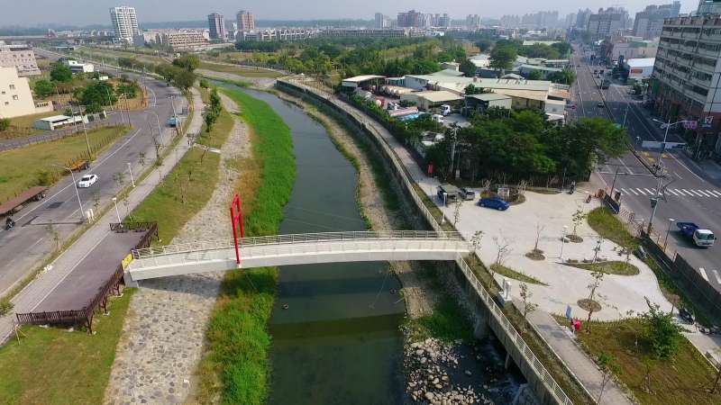 沿線設置人行景觀橋1座、親水步道、景觀節點，可提供市民一處良好休閒遊憩場所。（圖／水利局提供）