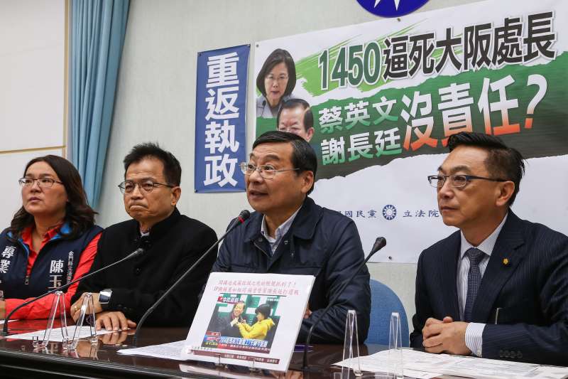 20191203-國民黨總召曾銘宗(右二)、立委陳玉珍、賴士葆、陳宜民3日召開「1450逼死大阪處長,蔡英文、謝長廷沒責任?」記者會。(顏麟宇攝) 20191203-國民黨總召曾銘宗(右二)、立委陳玉珍、賴士葆、陳宜民3日召開「1450逼死大阪處長,蔡英文、謝長廷沒責任?」記者會。(顏麟宇攝)