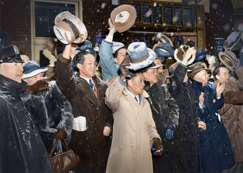 11. 大雪中脫帽致敬 11. 大雪中脫帽致敬