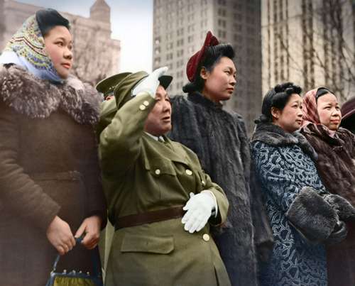 13. 華僑婦女的軍禮 13. 華僑婦女的軍禮