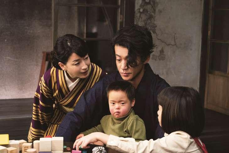 《人間失格:太宰治與他的3個女人》劇照。(圖/車庫娛樂提供) 《人間失格:太宰治與他的3個女人》劇照。(圖/車庫娛樂提供)