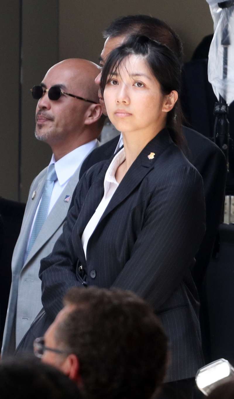 20191212-總統蔡英文身邊知名度最高的隨扈人員,應為有「特勤郭雪芙」之稱的張嘉玲,警職出身的她,跟蔡至少已7年,無奈最終在私菸案中中箭落馬,不僅得「回警」,日前雖被處緩起訴,但仍得支付國庫數萬元。(蘇仲泓攝) 20191212-總統蔡英文身邊知名度最高的隨扈人員,應為有「特勤郭雪芙」之稱的張嘉玲,警職出身的她,跟蔡至少已7年,無奈最終在私菸案中中箭落馬,不僅得「回警」,日前雖被處緩起訴,但仍得支付國庫數萬元。(蘇仲泓攝)
