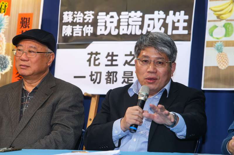 20191213-台大農經系教授徐世勳(右)、前農委會主委陳保基、13日出席「蘇治芬陳吉仲說謊成性,花生之亂一切都是騙局」記者會。(顏麟宇攝) 20191213-台大農經系教授徐世勳(右)、前農委會主委陳保基、13日出席「蘇治芬陳吉仲說謊成性,花生之亂一切都是騙局」記者會。(顏麟宇攝)