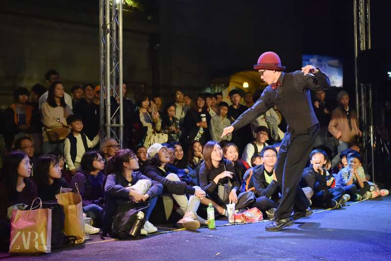 街頭作品實驗室晚會21登場,邀集6組國內外街頭藝人,一展身手。(台灣街頭藝術文化發展協會提供,攝影師邱蔚中)。 街頭作品實驗室晚會21登場,邀集6組國內外街頭藝人,一展身手。(台灣街頭藝術文化發展協會提供,攝影師邱蔚中)。