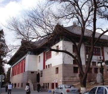 原為「燕京大學(Yenching University)」所屬的「德才均備體健」齋建築群(作者賈忠偉提供) 原為「燕京大學(Yenching University)」所屬的「德才均備體健」齋建築群(作者賈忠偉提供)