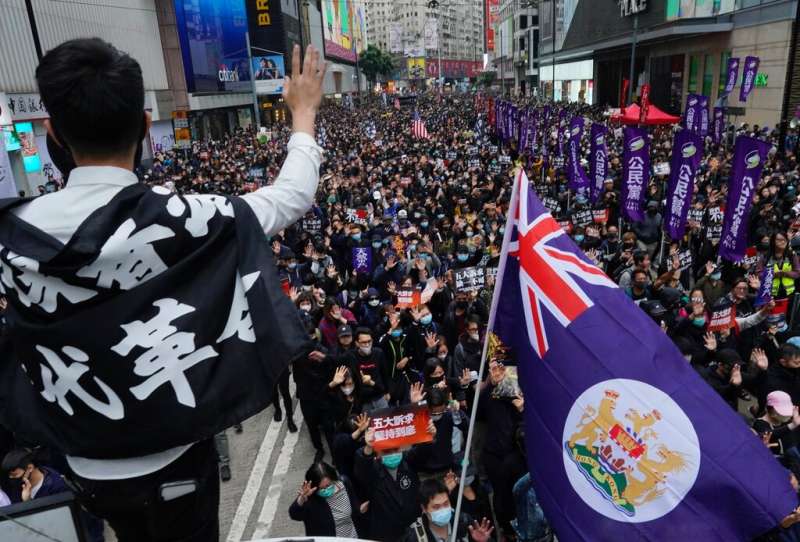 香港反送中、2020元旦,5500多人上街遊行。(AP) 香港反送中、2020元旦,5500多人上街遊行。(AP)