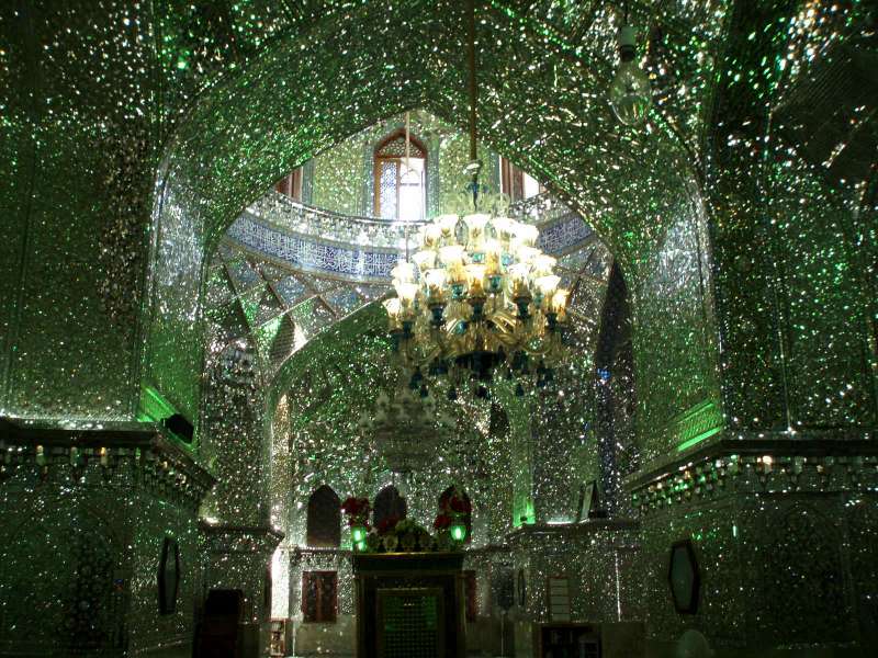 燈王之墓（Shah Cheragh）內部馬賽克裝飾。（DAVID HOLT@Wikipedia / CC BY-SA 2.0）