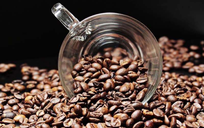 以Starbucks賣你一杯100元的咖啡來說,它的成本大概是20~30元之間。(圖/ pixabay) 以Starbucks賣你一杯100元的咖啡來說,它的成本大概是20~30元之間。(圖/ pixabay)