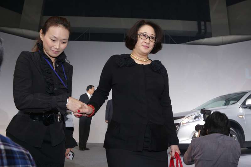 嚴凱泰病逝，嚴陳莉蓮（右）一肩扛下裕隆江山。（新新聞資料照）