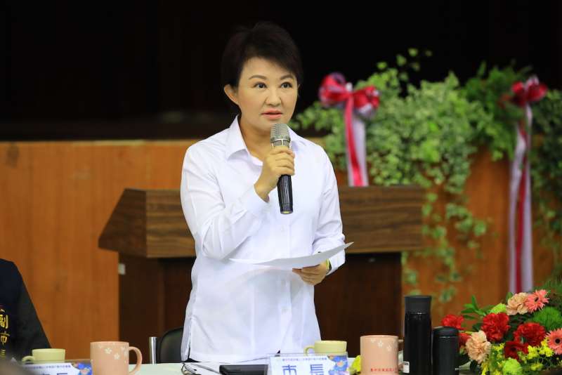 臺中市府市政會議中,盧秀燕對於中央環保署通過中火新增2部機發電機組,感到遺憾,強調為了中部人的健康和環境。(圖/臺中市政府提供) 臺中市府市政會議中,盧秀燕對於中央環保署通過中火新增2部機發電機組,感到遺憾,強調為了中部人的健康和環境。(圖/臺中市政府提供)