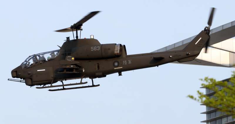 20200207-「響尾蛇」飛彈之於我空軍有相當豐富的使用經歷,先後引進多種不同的次型號,不過實際上我陸軍航空部隊同樣也有運用經驗,像是AH-1W及AH-64E兩款攻擊直升機都具有掛載「響尾蛇」飛彈的能力,型號為AIM-9S。(蘇仲泓攝) 20200207-「響尾蛇」飛彈之於我空軍有相當豐富的使用經歷,先後引進多種不同的次型號,不過實際上我陸軍航空部隊同樣也有運用經驗,像是AH-1W及AH-64E兩款攻擊直升機都具有掛載「響尾蛇」飛彈的能力,型號為AIM-9S。(蘇仲泓攝)