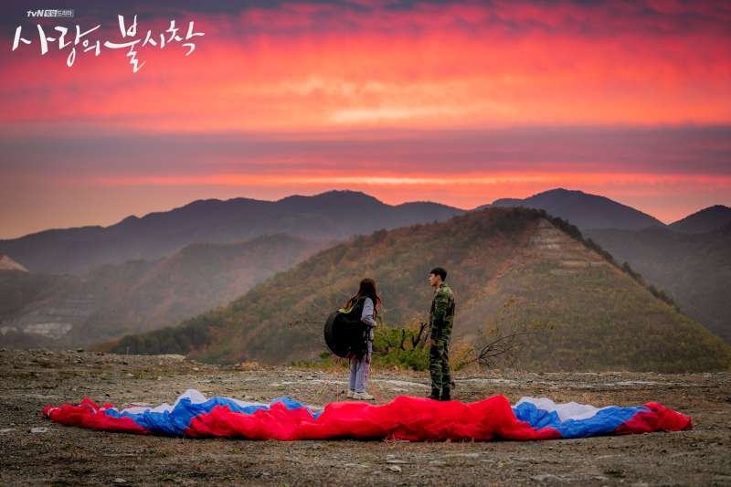 《愛的迫降》劇照。(圖/tvN 드라마Drama) 《愛的迫降》劇照。(圖/tvN 드라마Drama)