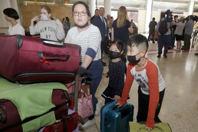 武漢肺炎疫情升高,全球各國紛紛禁止中國旅客入境,但也可能重創本國經濟。(AP) 武漢肺炎疫情升高,全球各國紛紛禁止中國旅客入境,但也可能重創本國經濟。(AP)