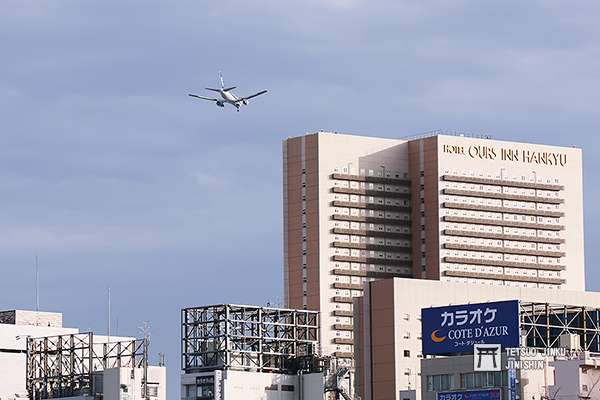 由於新方案中的南風運用,航機將從東京的上空低空飛過,這也讓不少民眾擔心。圖/想想論壇 由於新方案中的南風運用,航機將從東京的上空低空飛過,這也讓不少民眾擔心。圖/想想論壇