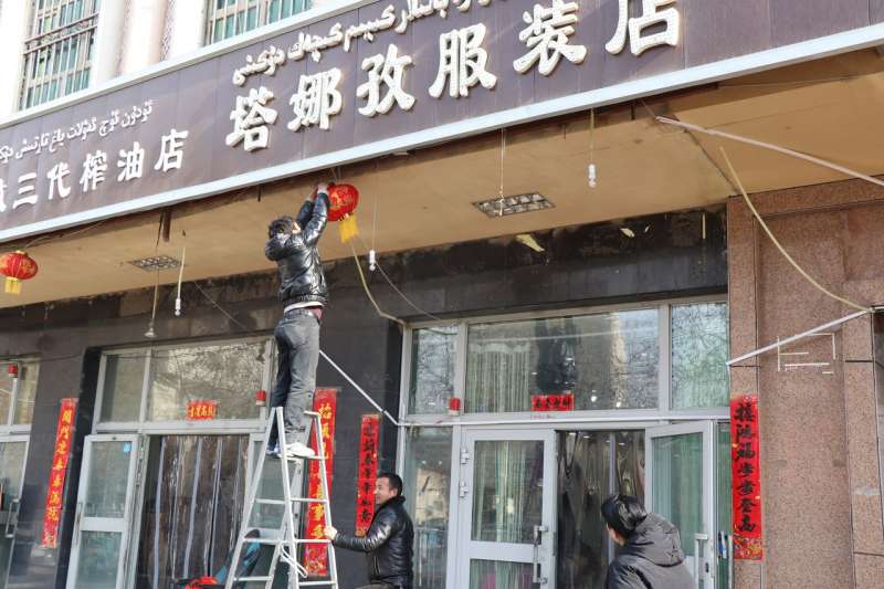 和田,人們在為農曆新年做準備。(EVA DOU/THE WALL STREET JOURNAL) 和田,人們在為農曆新年做準備。(EVA DOU/THE WALL STREET JOURNAL)