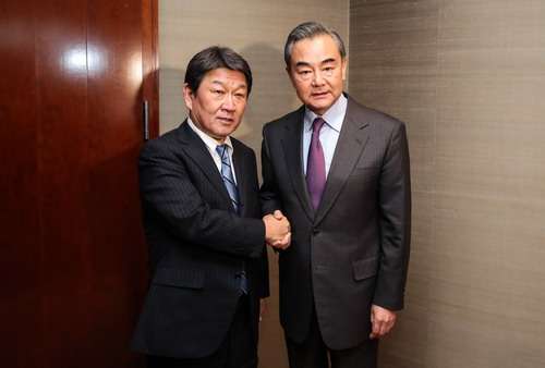 2020年2月,日本外相茂木敏充與中國外長王毅在慕尼黑安全會議舉行會談(中國外交部) 2020年2月,日本外相茂木敏充與中國外長王毅在慕尼黑安全會議舉行會談(中國外交部)
