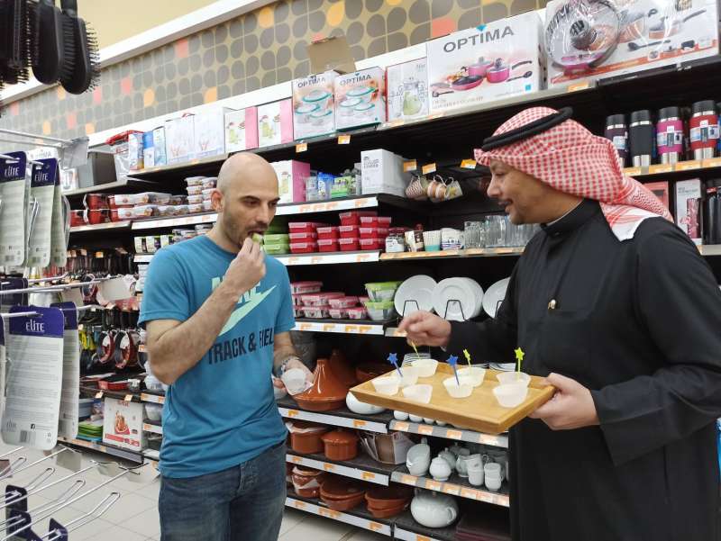 波灣國際食品展參展的高雄市加洲果菜運銷合作社透過與農民進行契作，將高雄在地農產品嚴格把關。(圖／高雄市農業局提供)