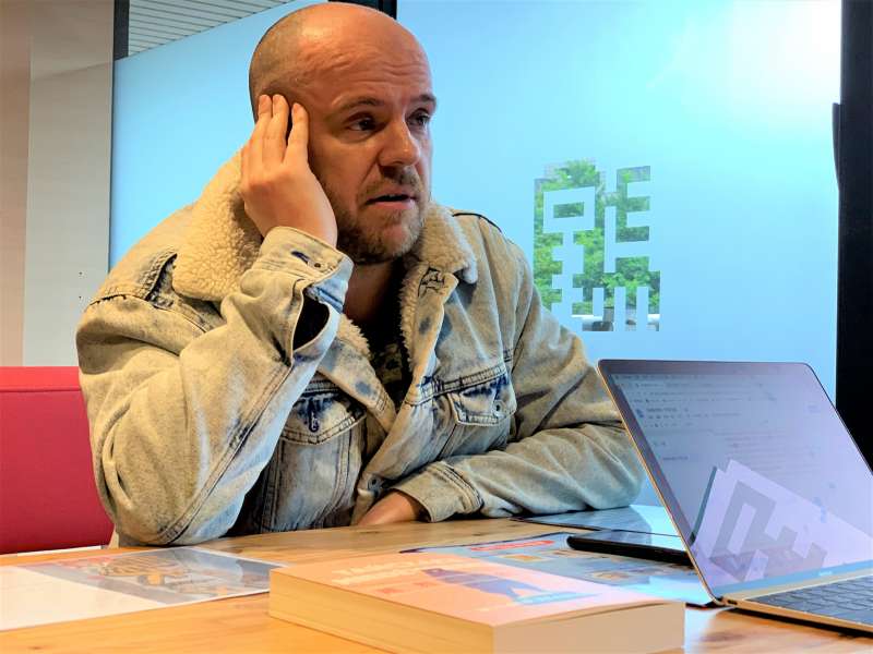 波蘭文學《跳舞的熊》作家沙博爾夫斯基(簡恒宇攝) 波蘭文學《跳舞的熊》作家沙博爾夫斯基(簡恒宇攝)
