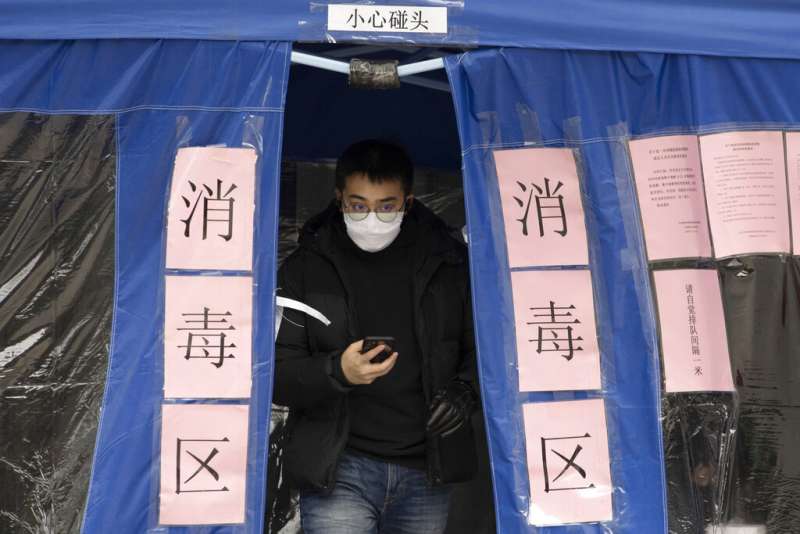中國連日新增確診人數下降,疫情出現趨緩跡象。圖為北京的防疫狀況。(美聯社) 中國連日新增確診人數下降,疫情出現趨緩跡象。圖為北京的防疫狀況。(美聯社)