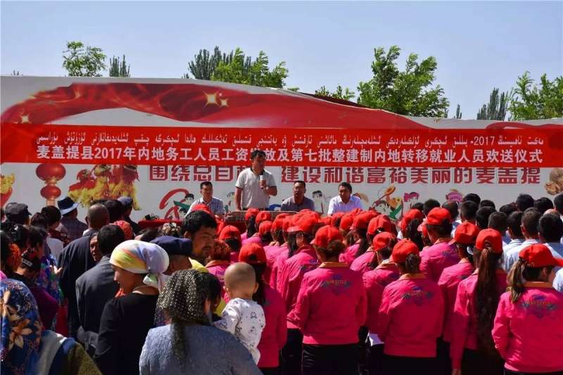 中國政府將新疆維吾爾族送往內地工廠強制勞動,美其名為「內地轉移就業人員」(取自網路) 中國政府將新疆維吾爾族送往內地工廠強制勞動,美其名為「內地轉移就業人員」(取自網路)