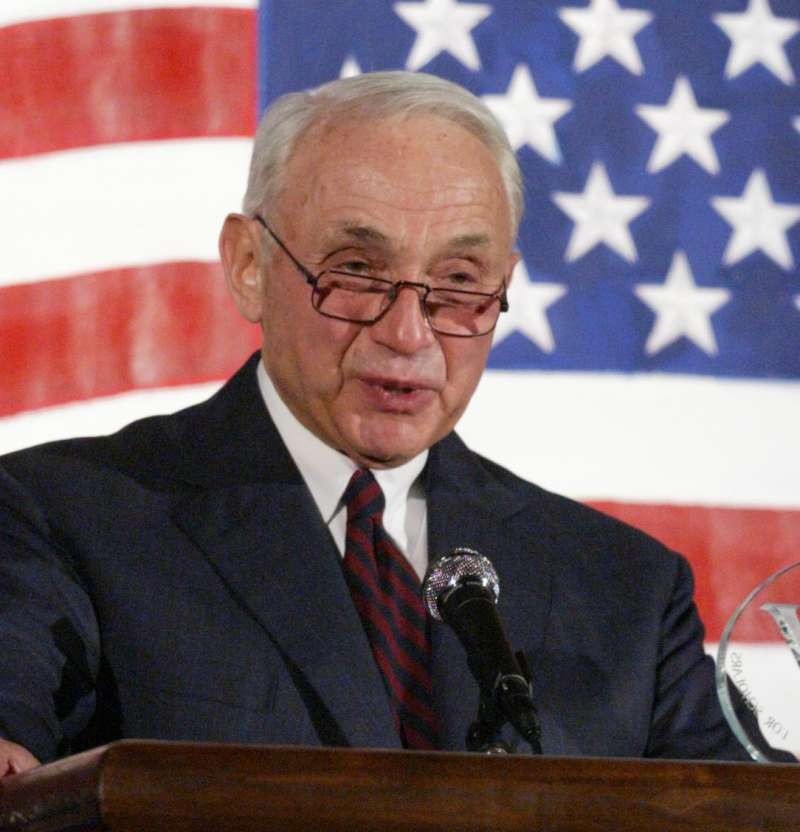 魏斯納（Les Wexner）長期壓寶實體零售與地產事業，讓他富賈一方，也是維多利亞的祕密走下坡的遠因（圖片來源：維基百科）