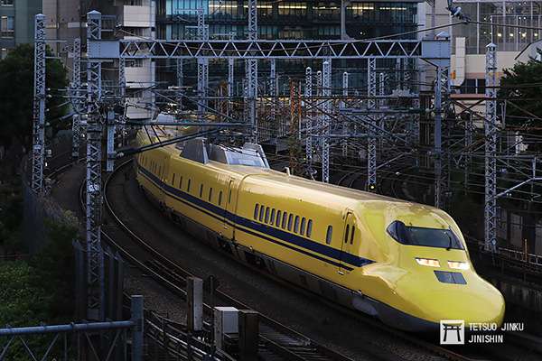 俗稱黃博士的923型新幹線電氣軌道總合試驗車,在700系引退之後,仍會持續行駛於東海道新幹線。(攝影:陳威臣)圖/想想論壇 俗稱黃博士的923型新幹線電氣軌道總合試驗車,在700系引退之後,仍會持續行駛於東海道新幹線。(攝影:陳威臣)圖/想想論壇