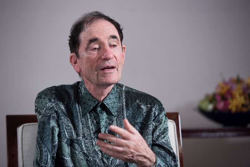 前南非大法官、唐奬得主奧比.薩克思以南非饒富哲理一字『Ubuntu』強調人性最終的力量。(唐獎教育基金會提供) 前南非大法官、唐奬得主奧比.薩克思以南非饒富哲理一字『Ubuntu』強調人性最終的力量。(唐獎教育基金會提供)