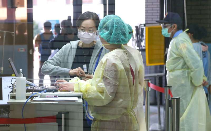 不管是大型金控或小型金融機構,都陸續推出針對醫護人員的優惠活動。(顏麟宇攝) 不管是大型金控或小型金融機構,都陸續推出針對醫護人員的優惠活動。(顏麟宇攝)