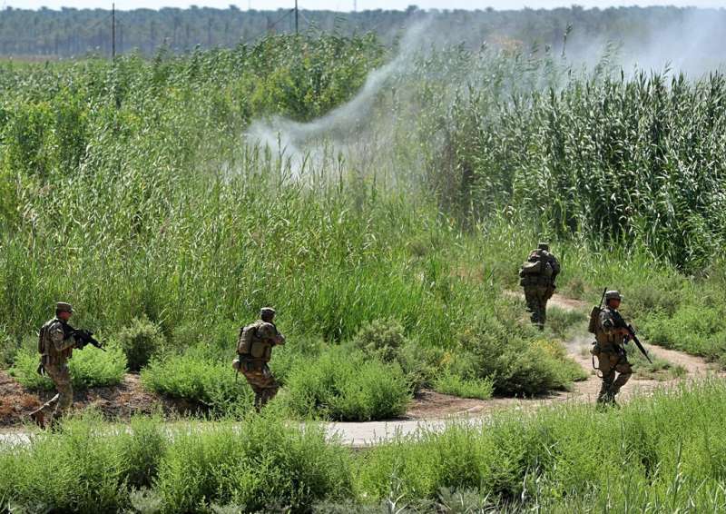 2019年3月,以美國為首的反恐聯軍在伊拉克對抗恐怖組織「伊斯蘭國」。(AP) 2019年3月,以美國為首的反恐聯軍在伊拉克對抗恐怖組織「伊斯蘭國」。(AP)