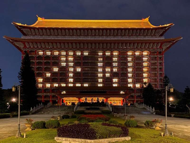四月十四日新冠肺炎零確診,圓山飯店打出ZERO 燈光。(圖片來源:圓山飯店臉書) 四月十四日新冠肺炎零確診,圓山飯店打出ZERO 燈光。(圖片來源:圓山飯店臉書)