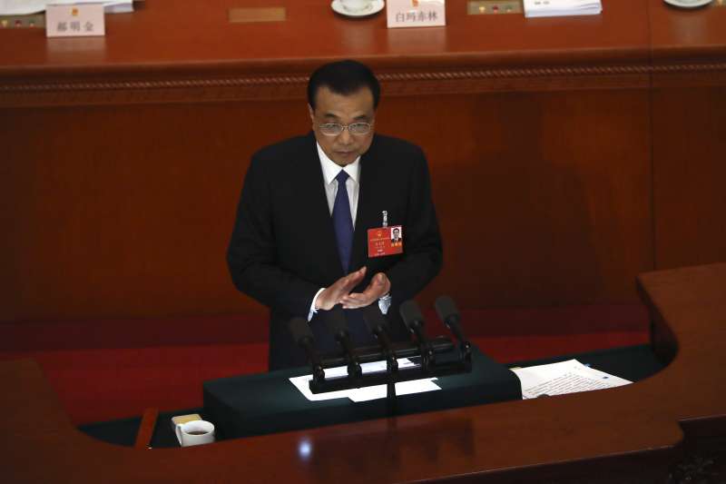2020中國兩會:國務院總理李克強在人大發布《政府工作報告》(AP) 2020中國兩會:國務院總理李克強在人大發布《政府工作報告》(AP)