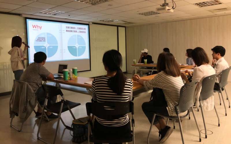 因應疫情衝擊,高市勞工局除加速辦理勞工朋友的各項紓困措施外,即日起推出「職涯諮詢輔導」服務。 (圖/徐炳文攝) 因應疫情衝擊,高市勞工局除加速辦理勞工朋友的各項紓困措施外,即日起推出「職涯諮詢輔導」服務。 (圖/徐炳文攝)