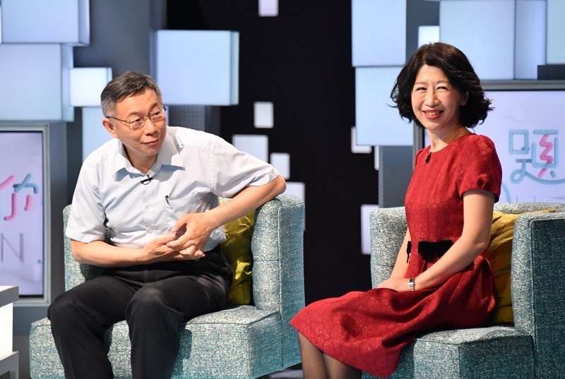 台北市長柯文哲(左)管不住老婆陳佩琪(右)臉書發文。(取自陳佩琪臉書) 台北市長柯文哲(左)管不住老婆陳佩琪(右)臉書發文。(取自陳佩琪臉書)