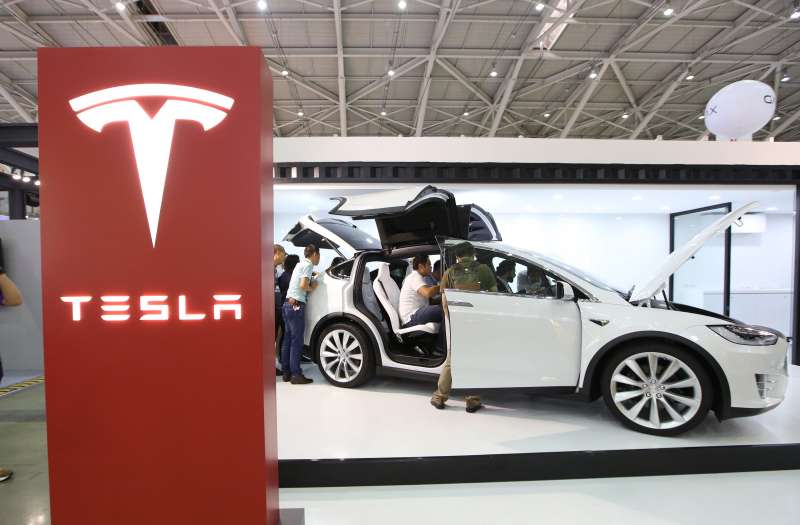 今年美股以半導體、電動車及網路串流影片的TANNA(Tesla、AMD、NVIDIA、NETFLIX及ASML)漲勢,已成為新一代科技股的指標。(郭晉瑋攝) 今年美股以半導體、電動車及網路串流影片的TANNA(Tesla、AMD、NVIDIA、NETFLIX及ASML)漲勢,已成為新一代科技股的指標。(郭晉瑋攝)