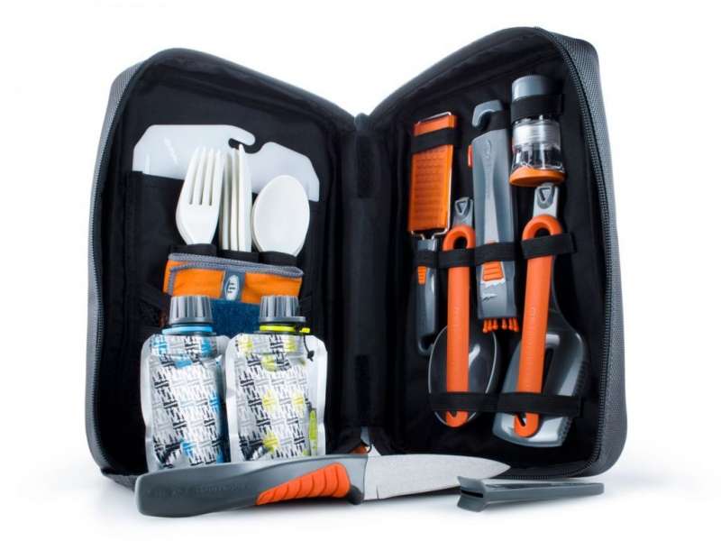 3GSI Outdoors這款炊具包,囊括最基本的料理工具,輕便不囉嗦,直搗野炊的精神。(圖/瘋設計) 3GSI Outdoors這款炊具包,囊括最基本的料理工具,輕便不囉嗦,直搗野炊的精神。(圖/瘋設計)