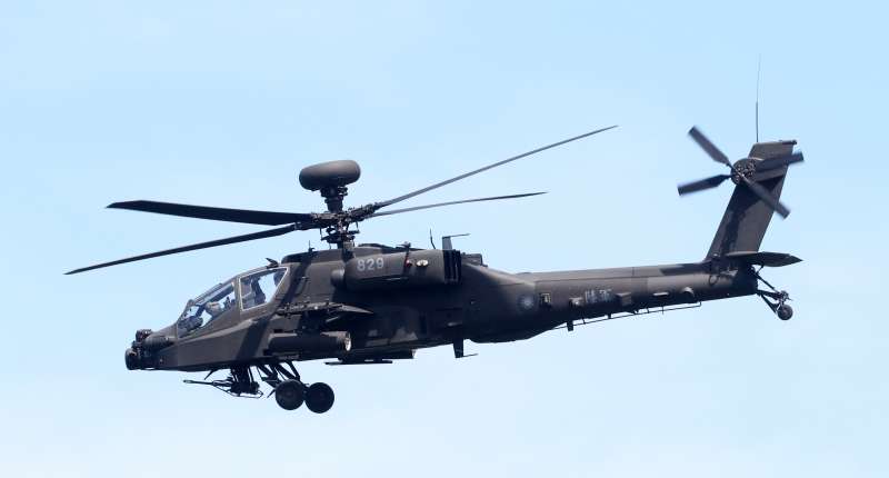 20200729-陸軍航特部計畫將所屬直升機前進部署至台東地區,豐年機場將做為機隊輪訓基地,不過遭遇地方強烈反彈,全案目前陷入停滯局面。圖為規劃部署至台東的AH-64E阿帕契攻擊直升機。(蘇仲泓攝) 20200729-陸軍航特部計畫將所屬直升機前進部署至台東地區,豐年機場將做為機隊輪訓基地,不過遭遇地方強烈反彈,全案目前陷入停滯局面。圖為規劃部署至台東的AH-64E阿帕契攻擊直升機。(蘇仲泓攝)