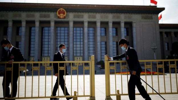 人大常委會的會議議程包括討論香港推遲立法會選舉後的安排。(BBC News中文) 人大常委會的會議議程包括討論香港推遲立法會選舉後的安排。(BBC News中文)