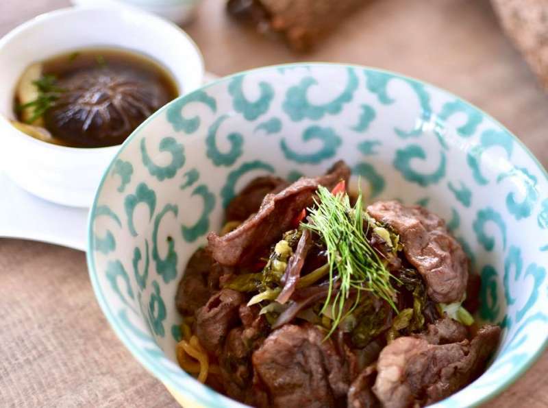 「Gubami」清燉牛肉麵、紅燒牛肉麵兩者都是每日限量供應。(圖/取自Gubami臉書) 「Gubami」清燉牛肉麵、紅燒牛肉麵兩者都是每日限量供應。(圖/取自Gubami臉書)