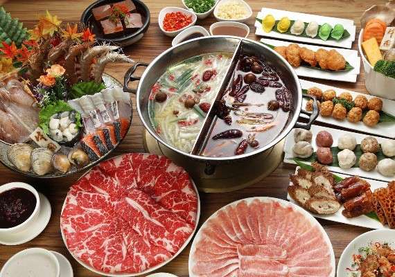 牛園火鍋牛奶鍋採用黃金高湯搭配紅棗等藥材熬製,香甜不膩口。(圖/取自牛園火鍋-台南安平店 粉專) 牛園火鍋牛奶鍋採用黃金高湯搭配紅棗等藥材熬製,香甜不膩口。(圖/取自牛園火鍋-台南安平店 粉專)