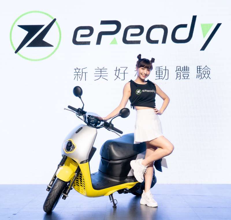 新美好移動體驗大使 峮峮在發表會分享自己選擇電車的條件,對eReadyFun一見鍾情。(圖/Gogoro提供) 新美好移動體驗大使 峮峮在發表會分享自己選擇電車的條件,對eReadyFun一見鍾情。(圖/Gogoro提供)