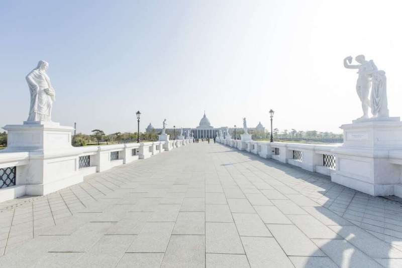 奇美博物館的奧林帕斯橋。(圖/台南旅遊網) 奇美博物館的奧林帕斯橋。(圖/台南旅遊網)