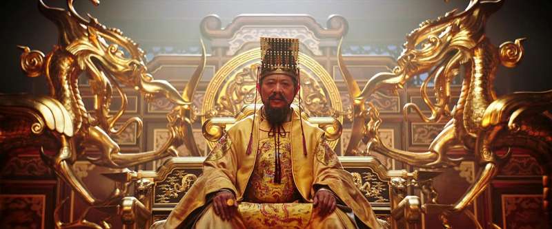 《花木蘭》中的皇帝。(圖/IMDB) 《花木蘭》中的皇帝。(圖/IMDB)