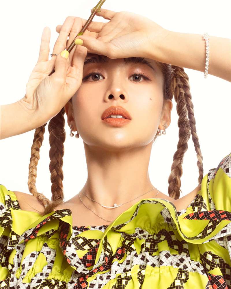 吳映潔鼓勵女孩們勇敢追求自我,走出屬於自己的主張!鑽石手鍊/耳環/項鍊 From JOY COLORi /Diamond Foundry 吳映潔鼓勵女孩們勇敢追求自我,走出屬於自己的主張!鑽石手鍊/耳環/項鍊 From JOY COLORi /Diamond Foundry