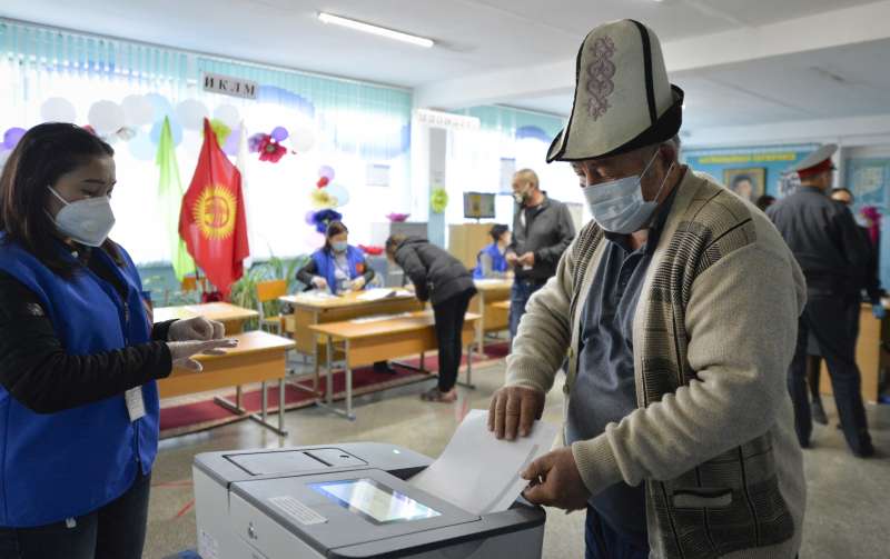 中亞國家吉爾吉斯4日舉行國會大選(美聯社) 中亞國家吉爾吉斯4日舉行國會大選(美聯社)