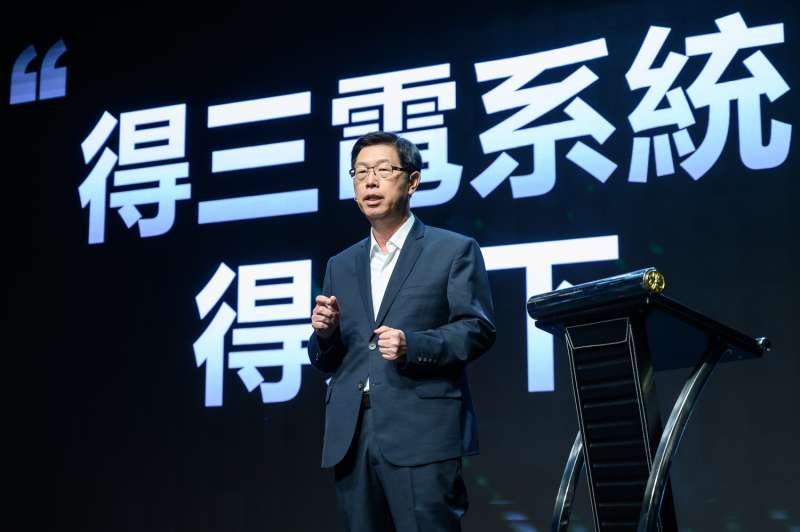 鴻海科技集團董事長劉揚偉於首屆「鴻海科技日」(HHTD),對外發表命名為MIH的 EV軟硬體開放平台與關鍵零組件等相關技術,宣告集團已經準備好正式進軍電動車領域。(鴻海提供) 鴻海科技集團董事長劉揚偉於首屆「鴻海科技日」(HHTD),對外發表命名為MIH的 EV軟硬體開放平台與關鍵零組件等相關技術,宣告集團已經準備好正式進軍電動車領域。(鴻海提供)