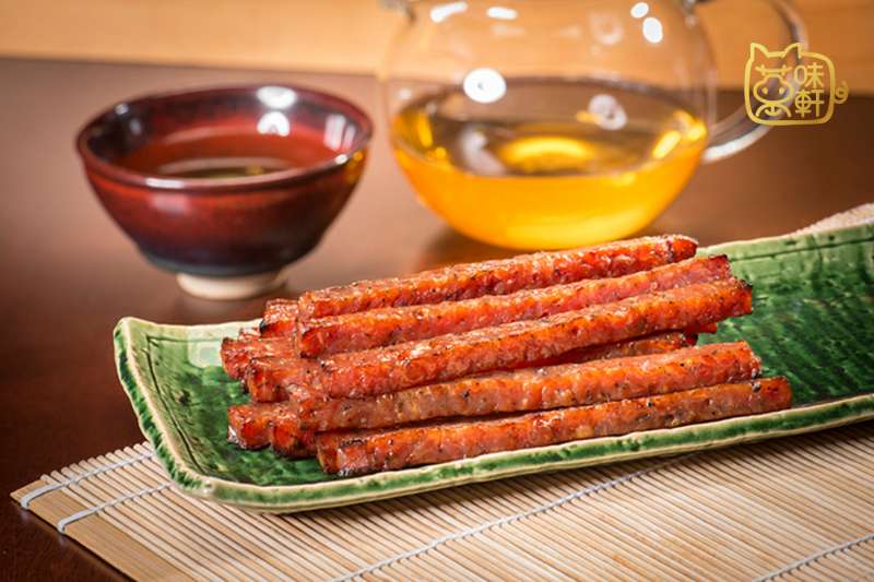 中華直棒命名詼諧又直觀,銷量超夯,肉條個別包裝,吃起來不沾手。(圖/萬味軒) 中華直棒命名詼諧又直觀,銷量超夯,肉條個別包裝,吃起來不沾手。(圖/萬味軒)